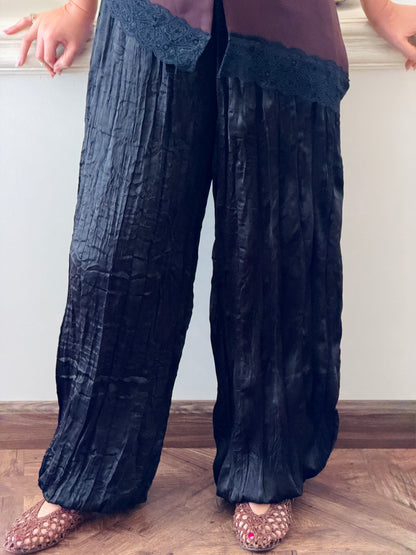 Sora Crinkle Pants – Black